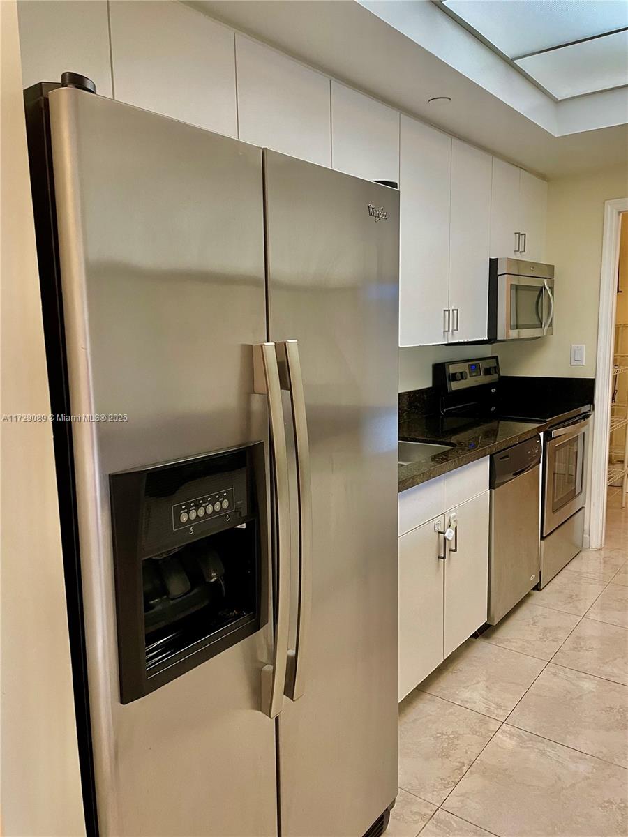 DORAL HOUSE CONDO NO 2 - Residential