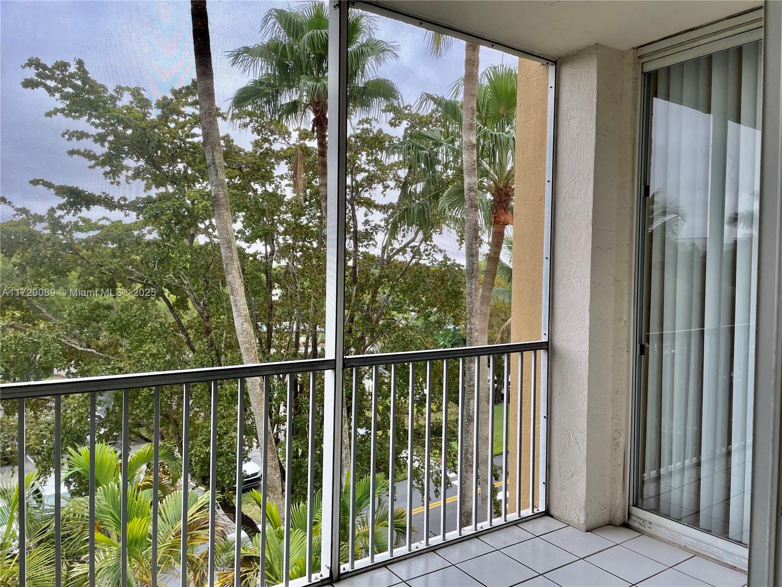 DORAL HOUSE CONDO NO 2 - Residential