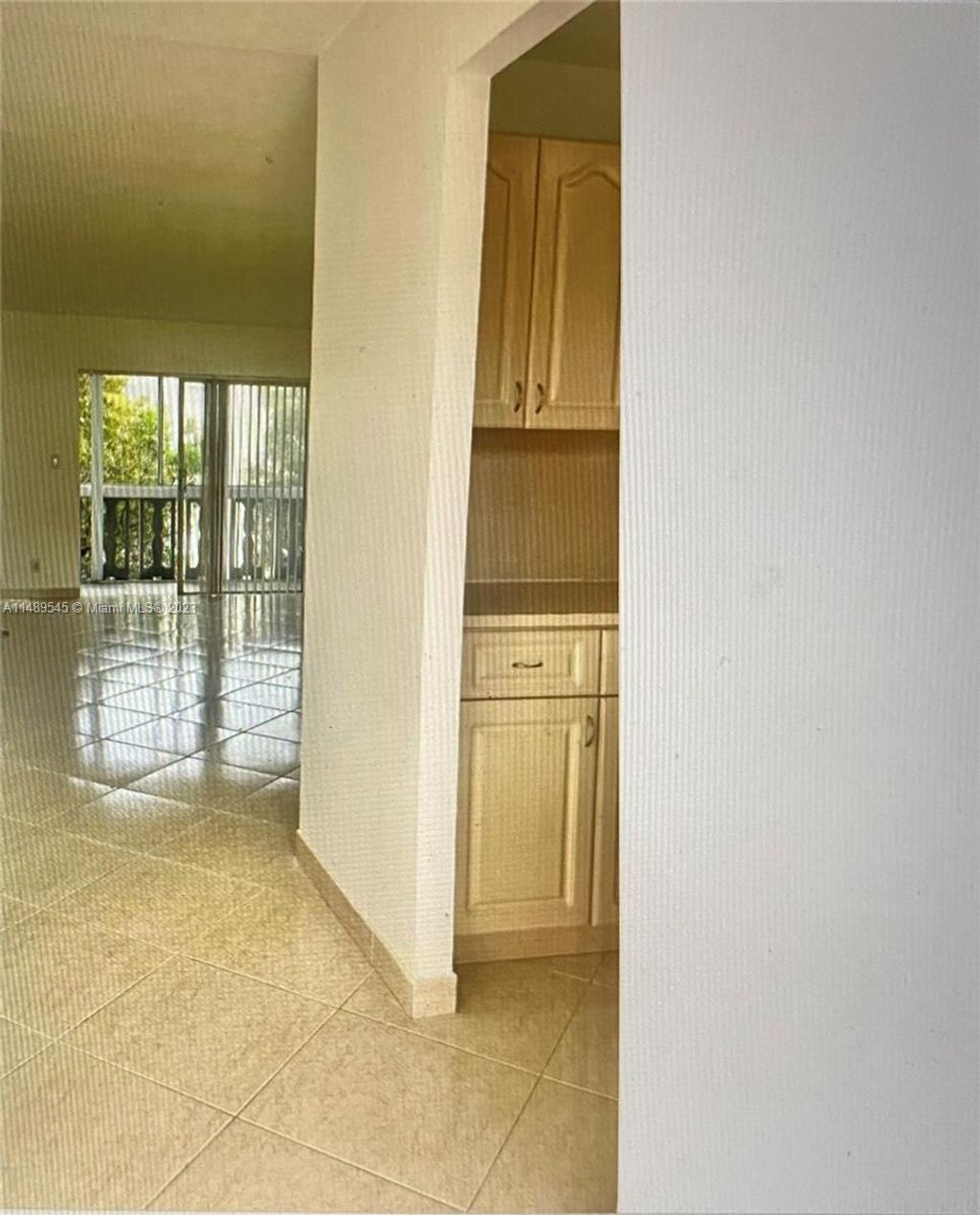 Photo of 218 NE 12th Ave #303, Hallandale Beach, FL 33009 (MLS # A11489545)