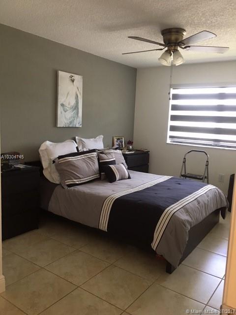 THE COURTS AT KENDALL CON - Residential Lease