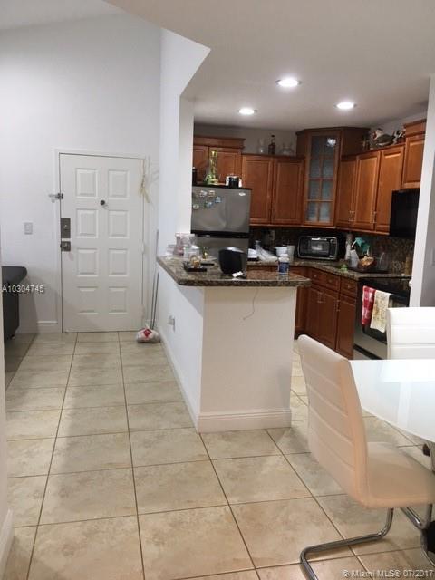 THE COURTS AT KENDALL CON - Residential Lease