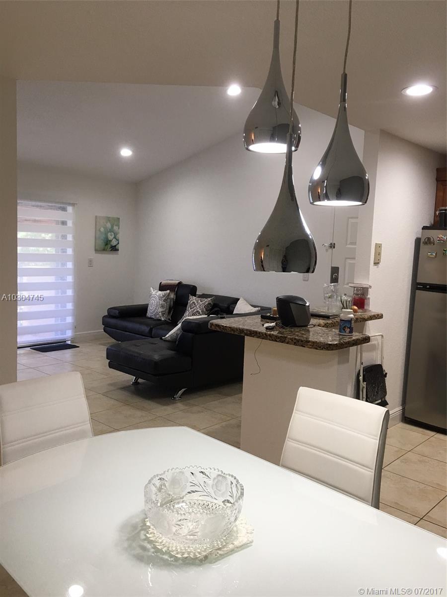 THE COURTS AT KENDALL CON - Residential Lease