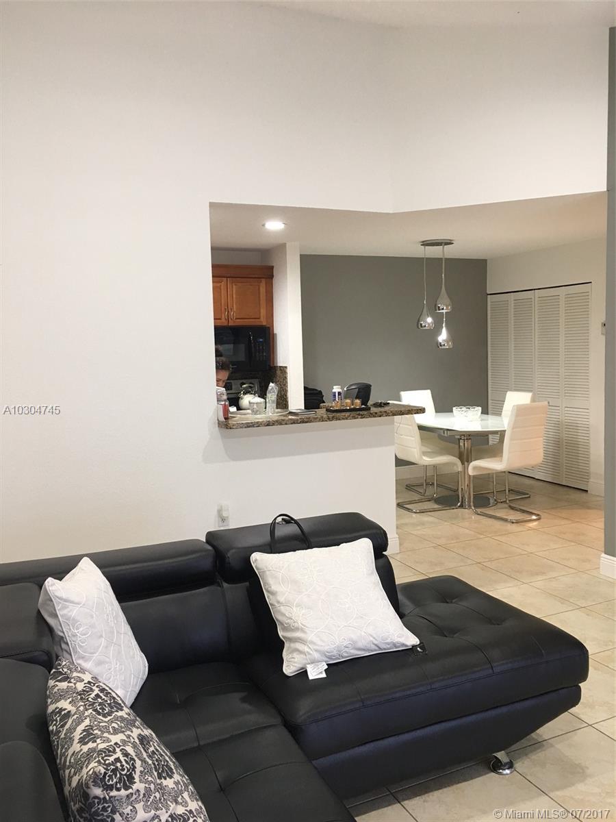 THE COURTS AT KENDALL CON - Residential Lease