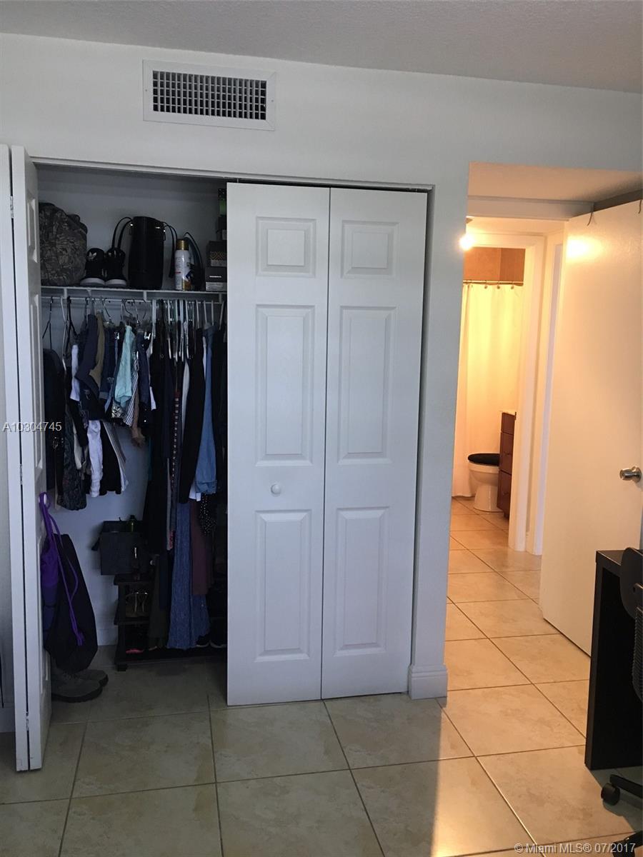 THE COURTS AT KENDALL CON - Residential Lease