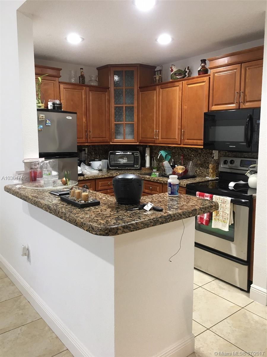 THE COURTS AT KENDALL CON - Residential Lease