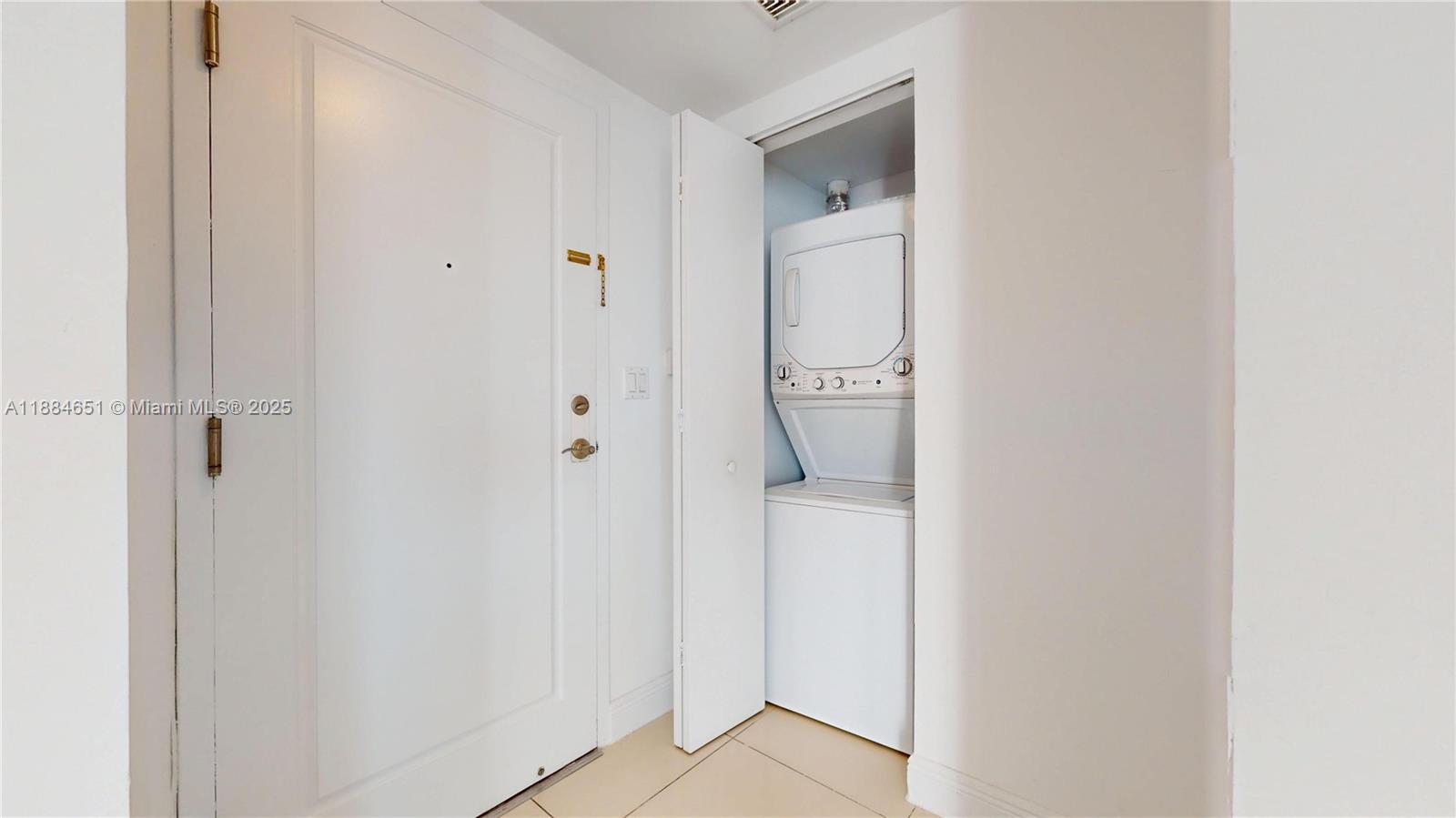 TERRAZAS RIVERPARK VILLAG - Residential