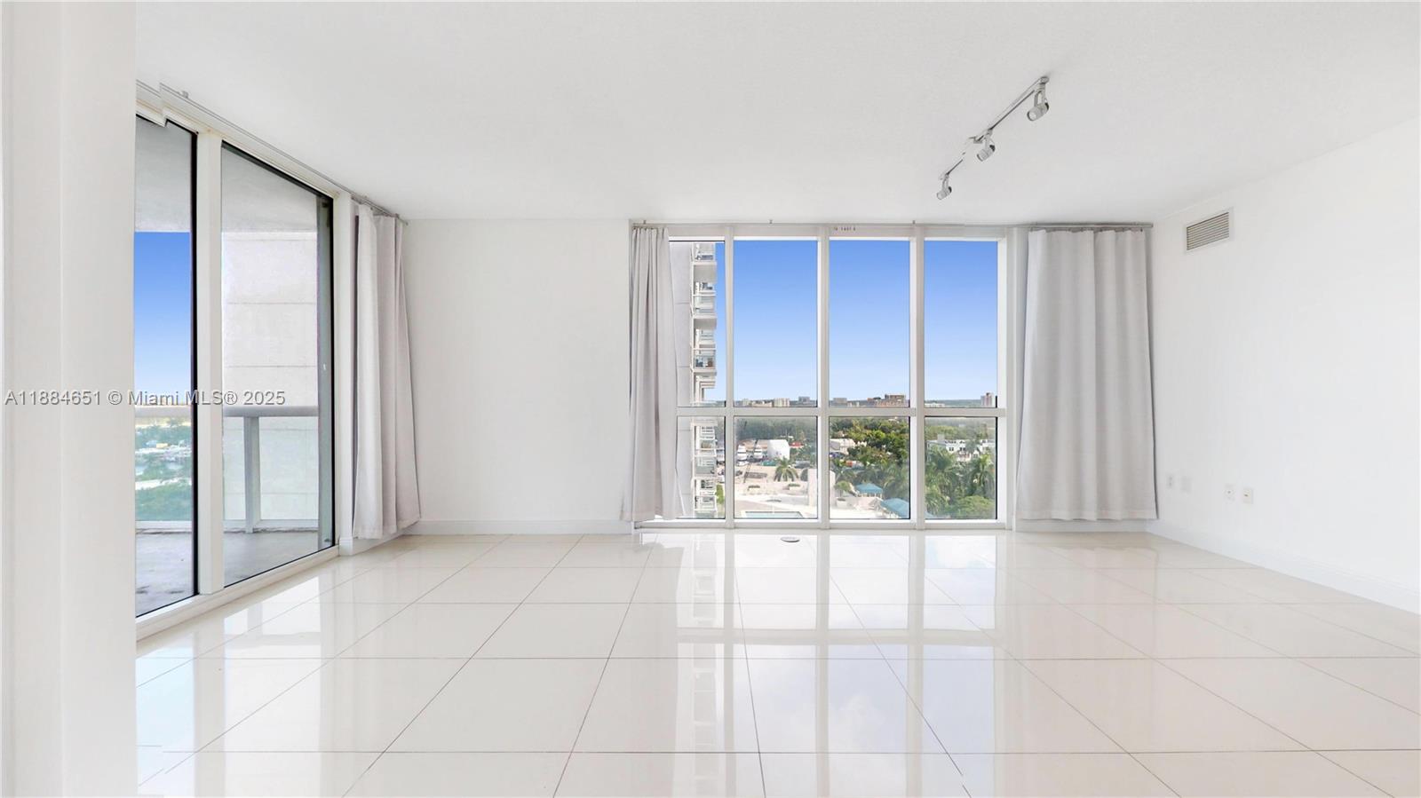 TERRAZAS RIVERPARK VILLAG - Residential