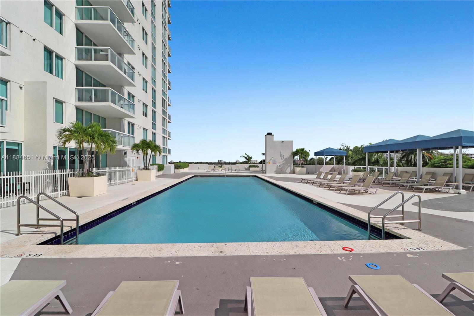 TERRAZAS RIVERPARK VILLAG - Residential