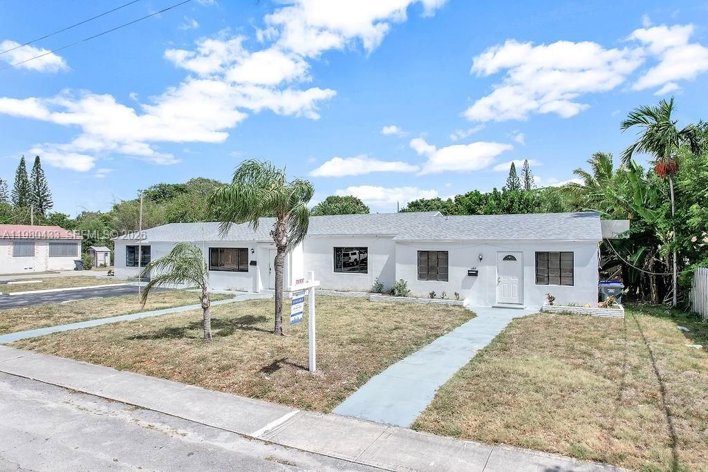 Photo of 2415 Pierce St #-, Hollywood, FL 33020 (MLS # A11980433)