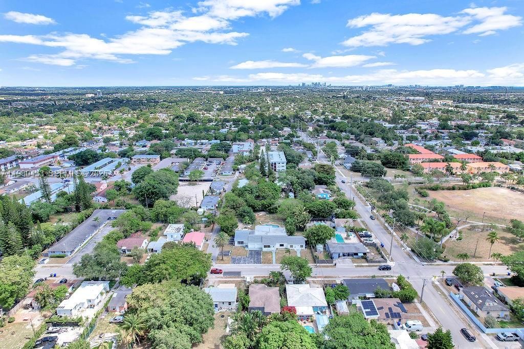 Photo of 2415 Pierce St #-, Hollywood, FL 33020 (MLS # A11980433)