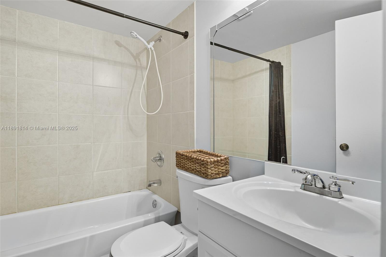 VISCONTI CONDO - Residential