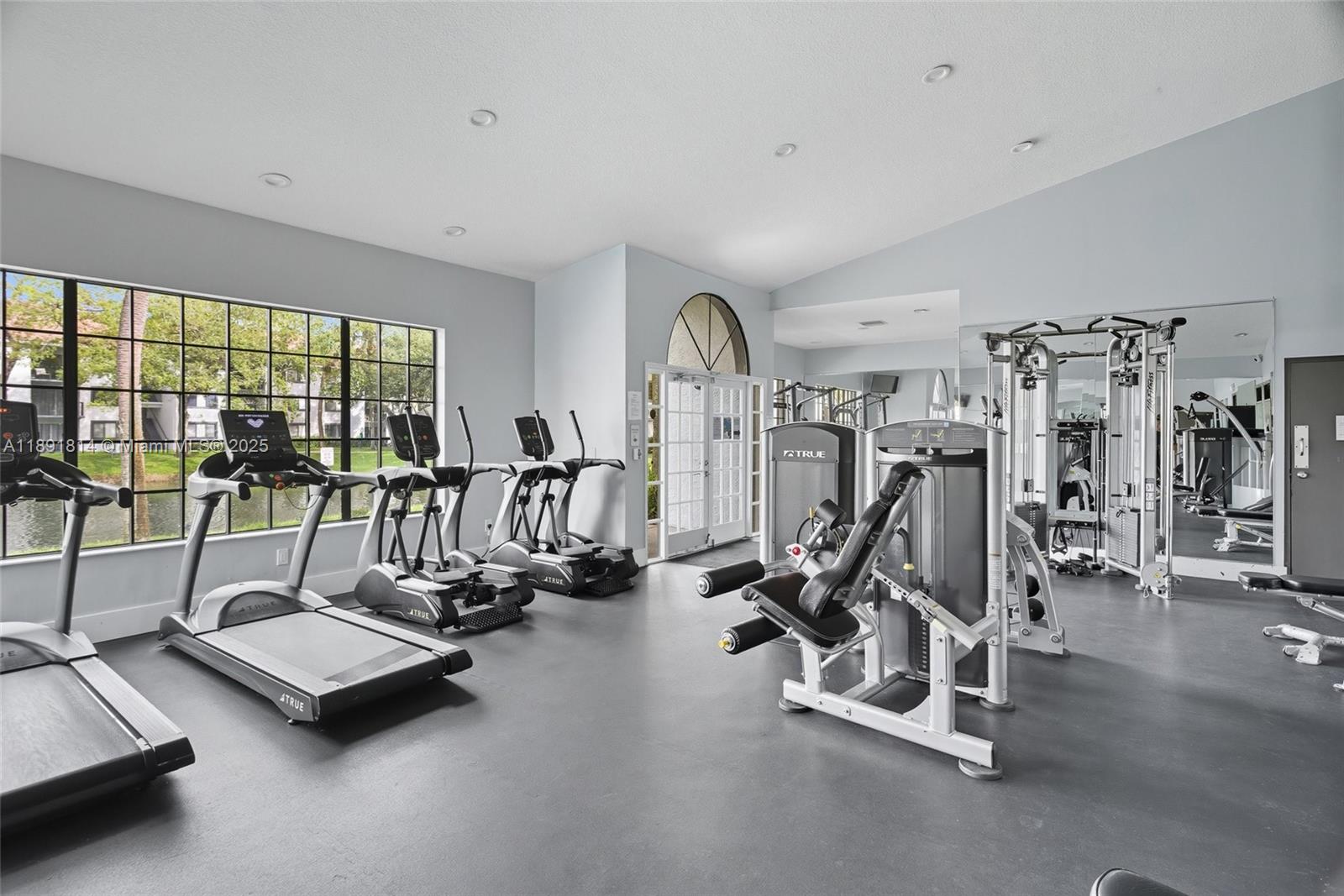 VISCONTI CONDO - Residential