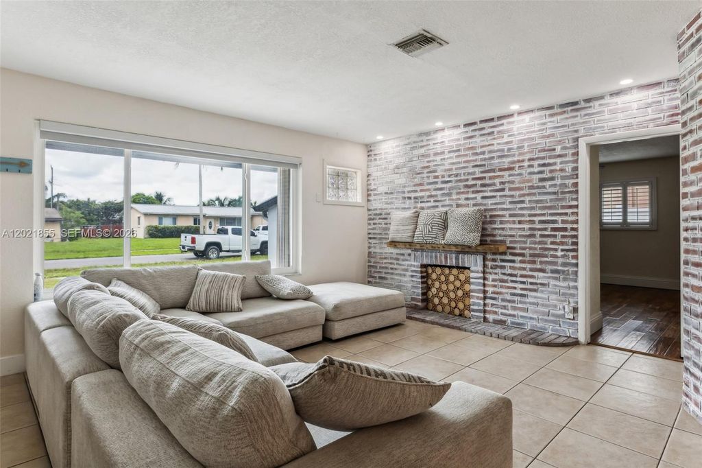 Photo of 6931 SW 2nd St, Pembroke Pines, FL 33023 (MLS # A12021855)