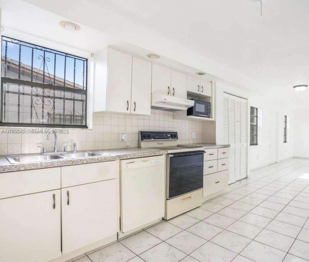 TAMIAMI HIGHLANDS - Residential Income