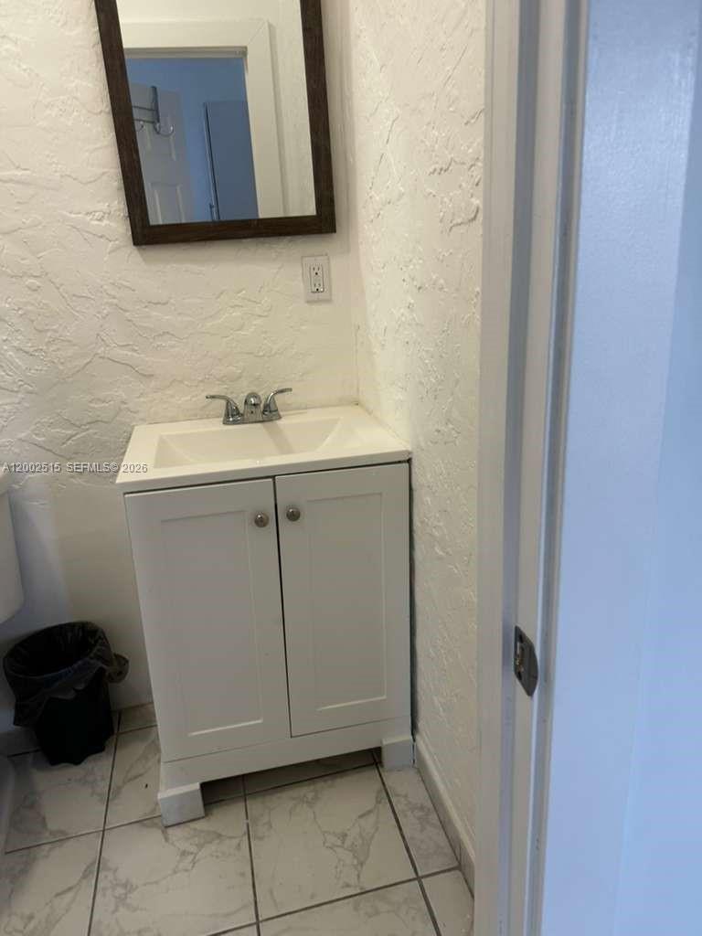 TAMIAMI HIGHLANDS - Residential Income