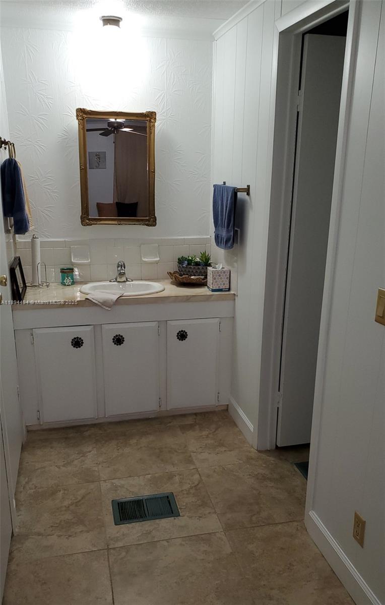 SILVER SHORES MOBILE HOME - Residential Lease