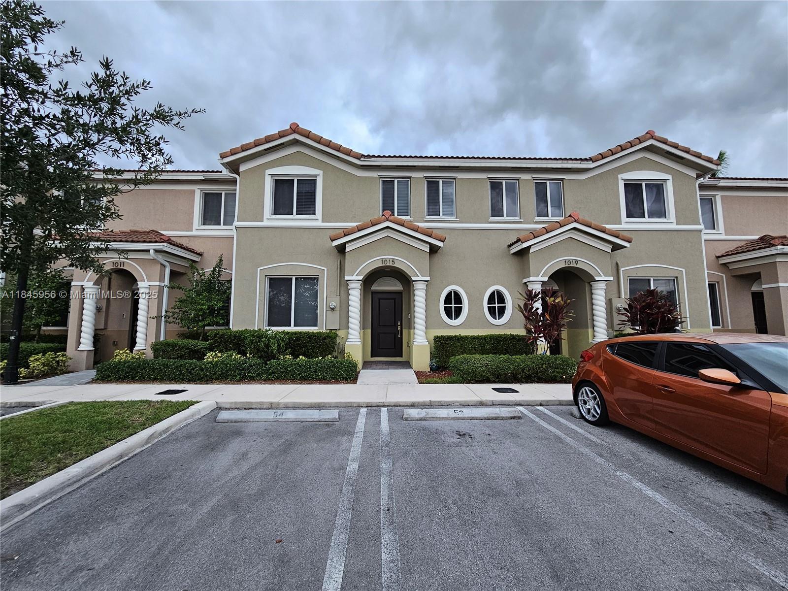 Furniture included and minutes away from Florida Keys!!!
This lovely 4-bedroom, 3-bathroom townhouse with one bedroom and full bath on the first floor comes fully furnished and is ready for you to move right in, just bring your suitcase and start enjoying!!! Featuring spacious bedrooms, modern bathrooms, high ceilings, a stylish kitchen with everything you need, a full-size washer and dryer, and generous walk-in closets. Located in a peaceful community with a pool and playground, it’s the perfect place to relax and enjoy time with family. Plus, minutes away from the beautiful Florida Keys!
Looking for a hassle-free move? This is the perfect opportunity. Don’t let it slip away!