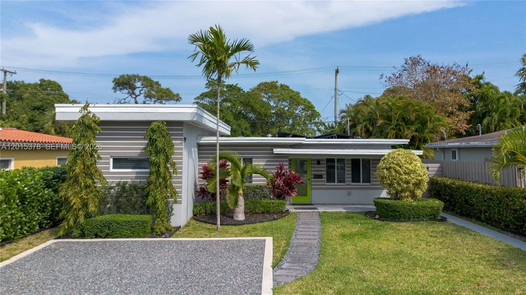 Photo of 1324 NE 14th Ave, Fort Lauderdale, FL 33304 (MLS # A12015378)
