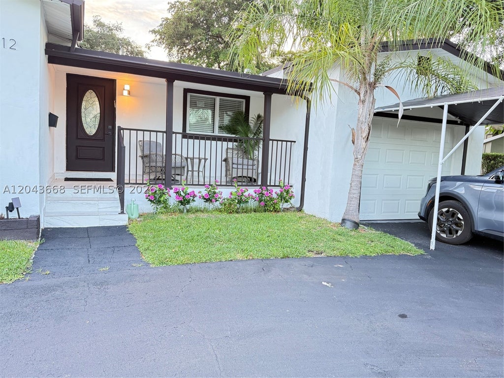 Photo of 1912 N 42nd Ave, Hollywood, FL 33021 (MLS # A12043668)