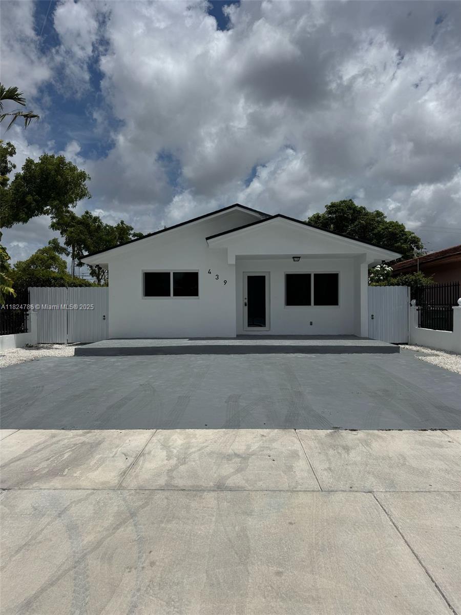 439 E 16th St 439, Hialeah, Miami-Dade County, Florida - 4 Bedrooms  
2 Bathrooms - 