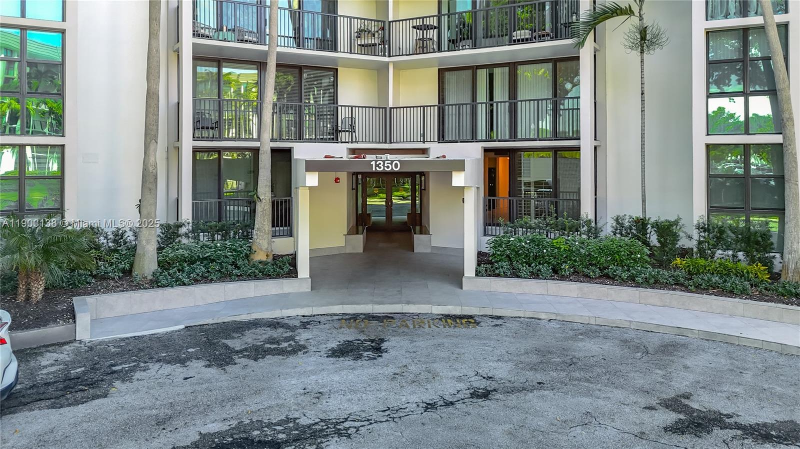 RIVER REACH CONDOMINIUM V - Residential Lease