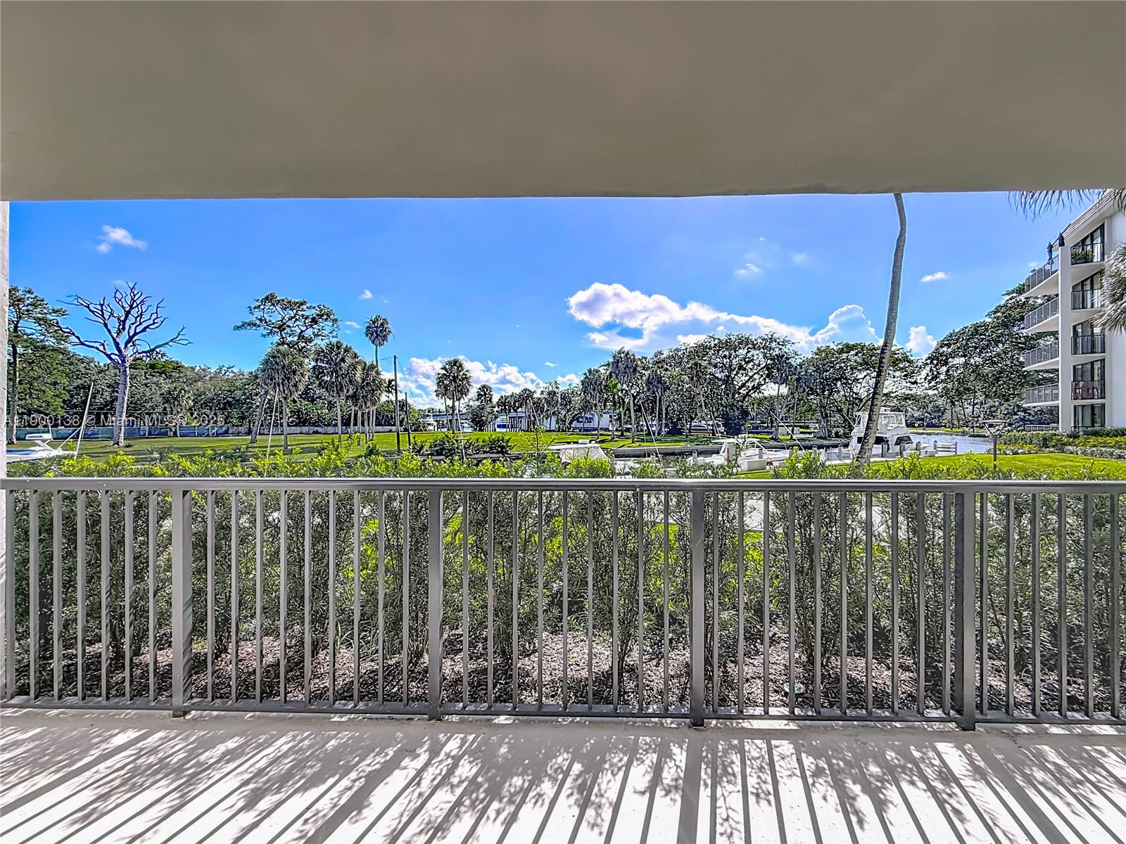 RIVER REACH CONDOMINIUM V - Residential Lease