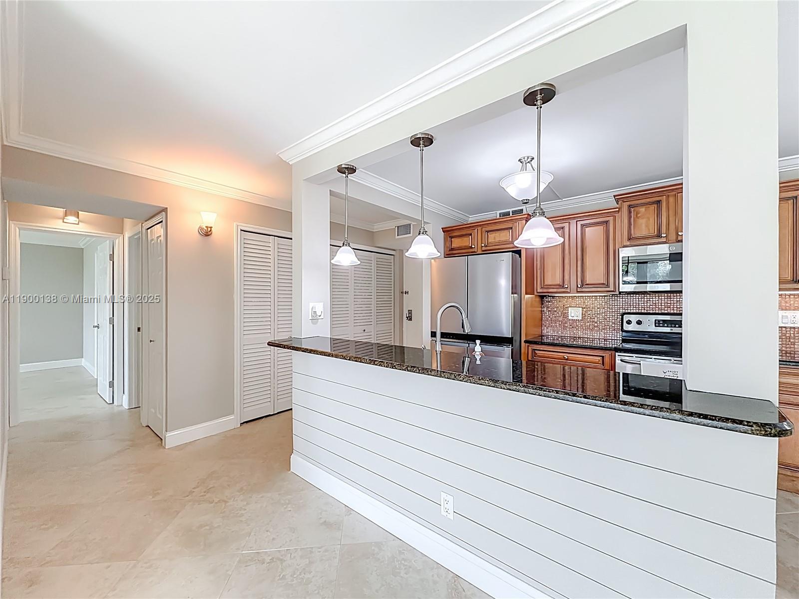 RIVER REACH CONDOMINIUM V - Residential Lease