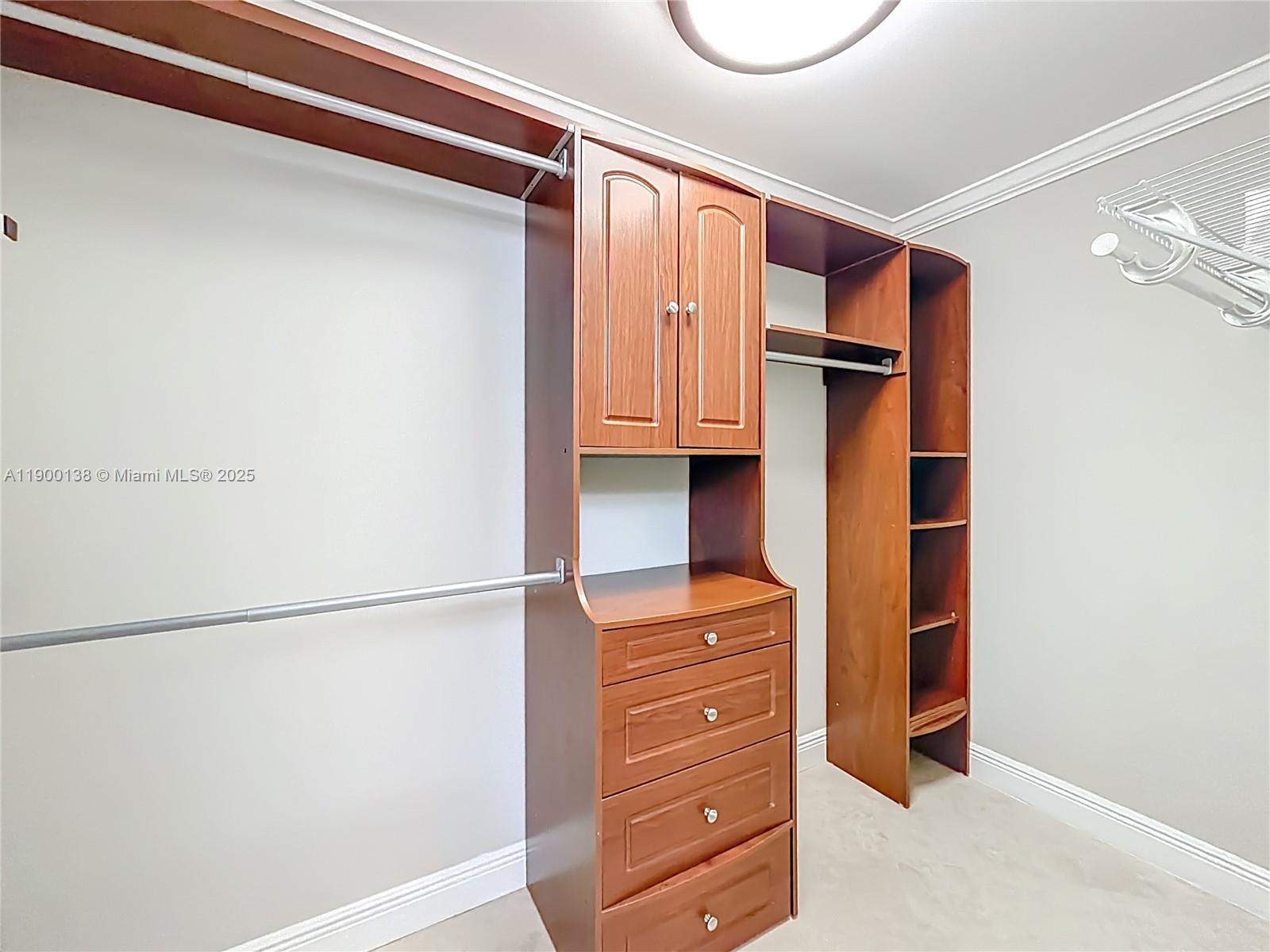 RIVER REACH CONDOMINIUM V - Residential Lease