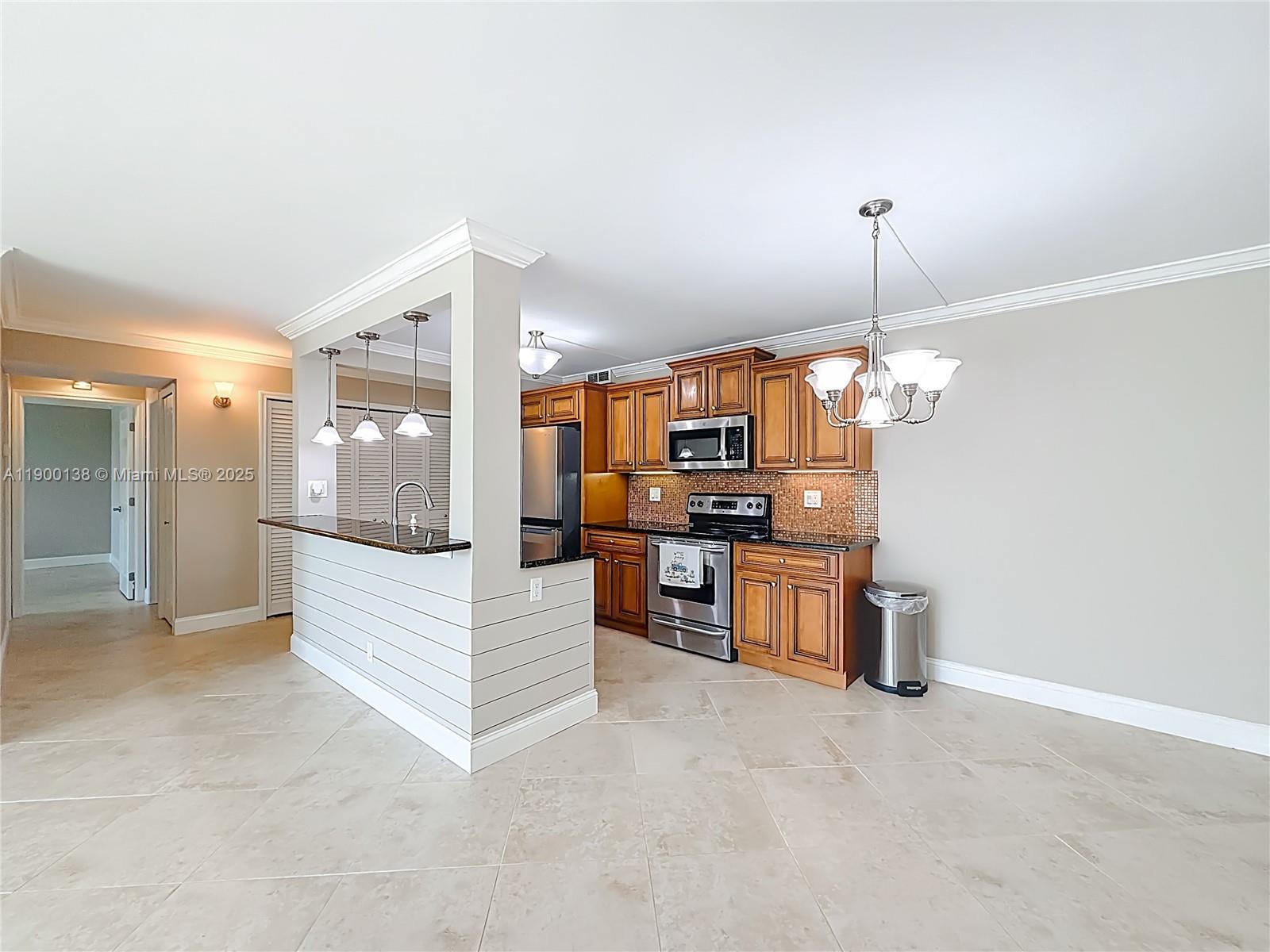 RIVER REACH CONDOMINIUM V - Residential Lease