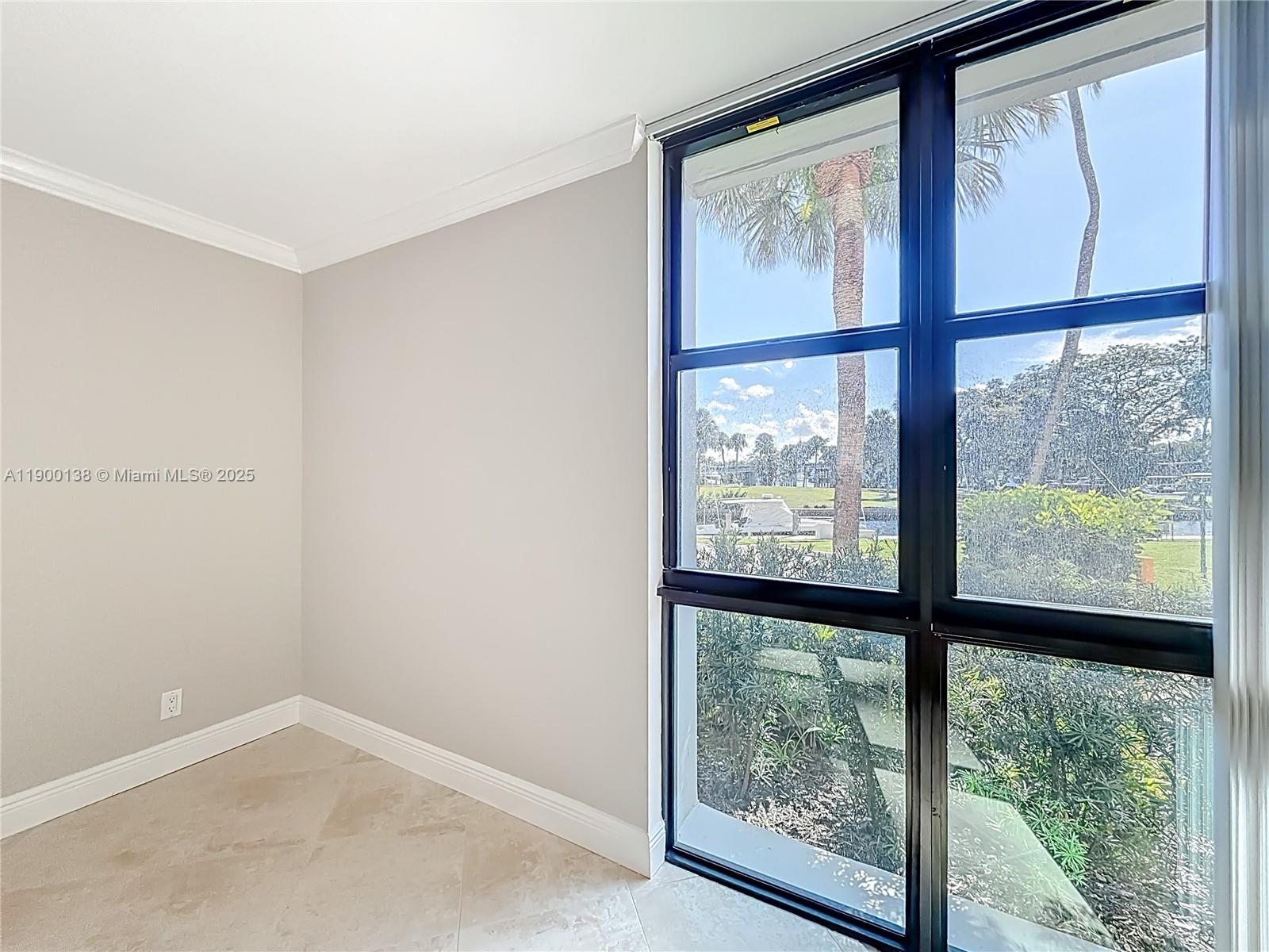 RIVER REACH CONDOMINIUM V - Residential Lease