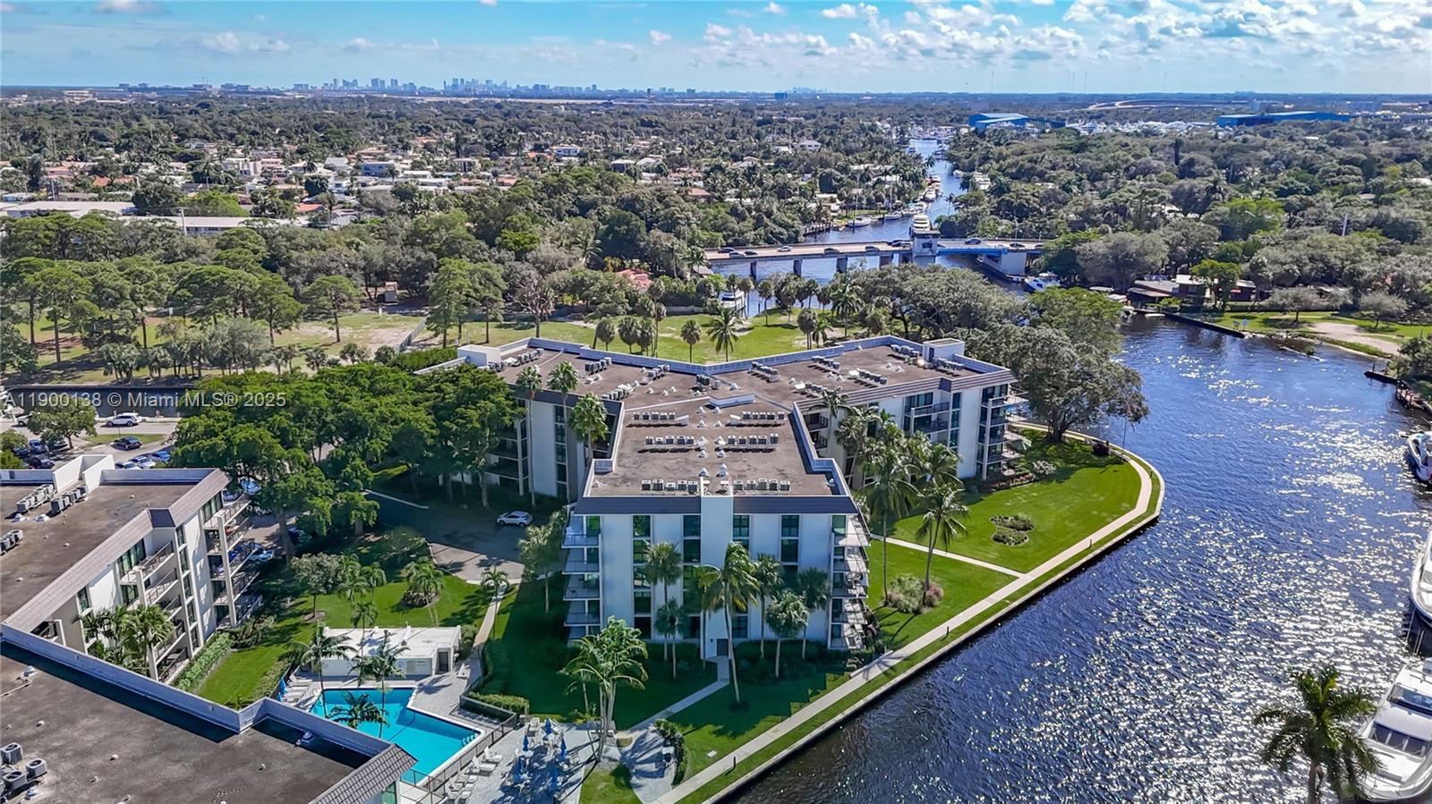 RIVER REACH CONDOMINIUM V - Residential Lease