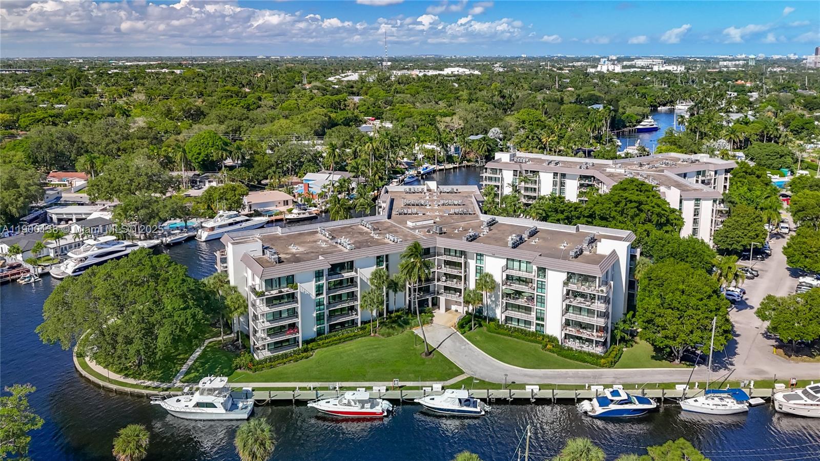 RIVER REACH CONDOMINIUM V - Residential Lease