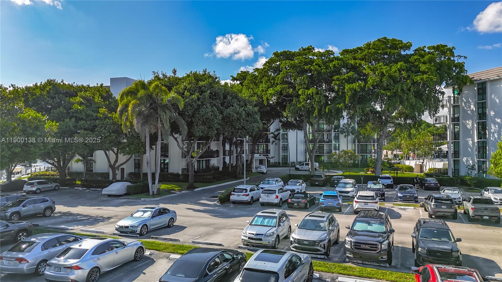 RIVER REACH CONDOMINIUM V - Residential Lease