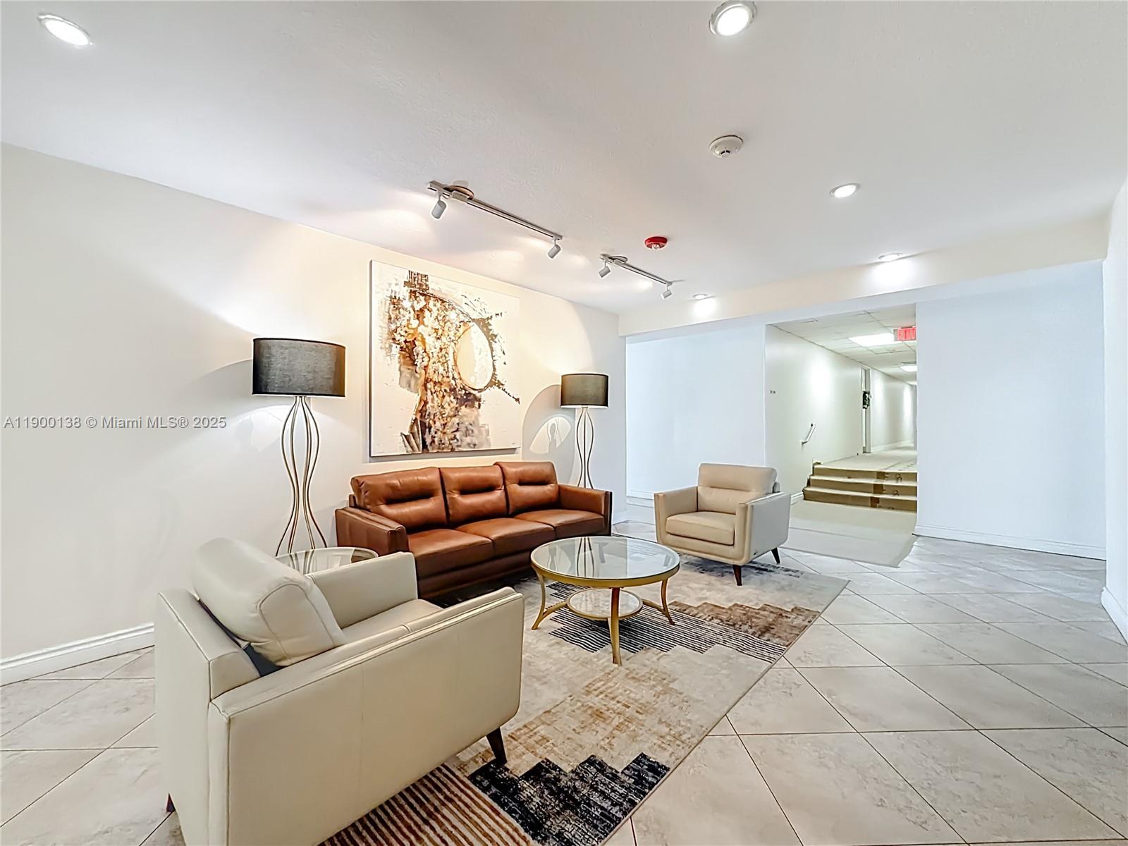 RIVER REACH CONDOMINIUM V - Residential Lease