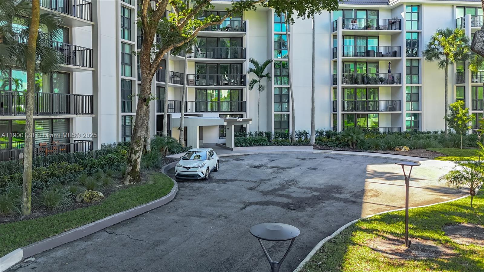 RIVER REACH CONDOMINIUM V - Residential Lease