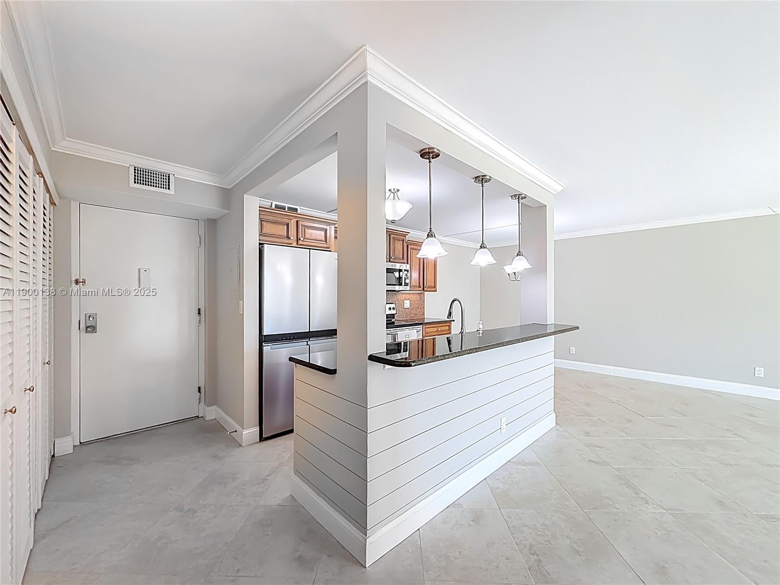 RIVER REACH CONDOMINIUM V - Residential Lease