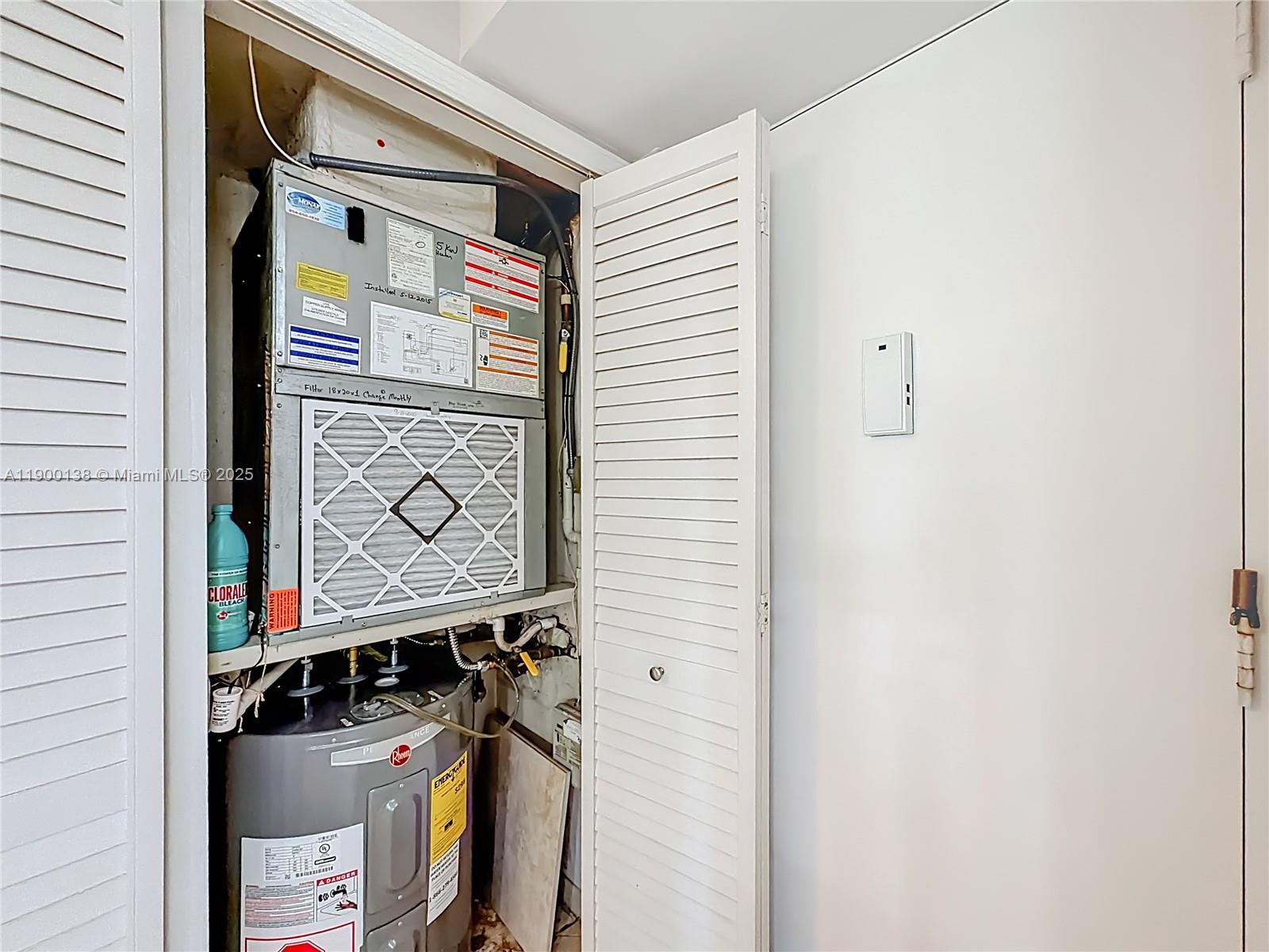 RIVER REACH CONDOMINIUM V - Residential Lease