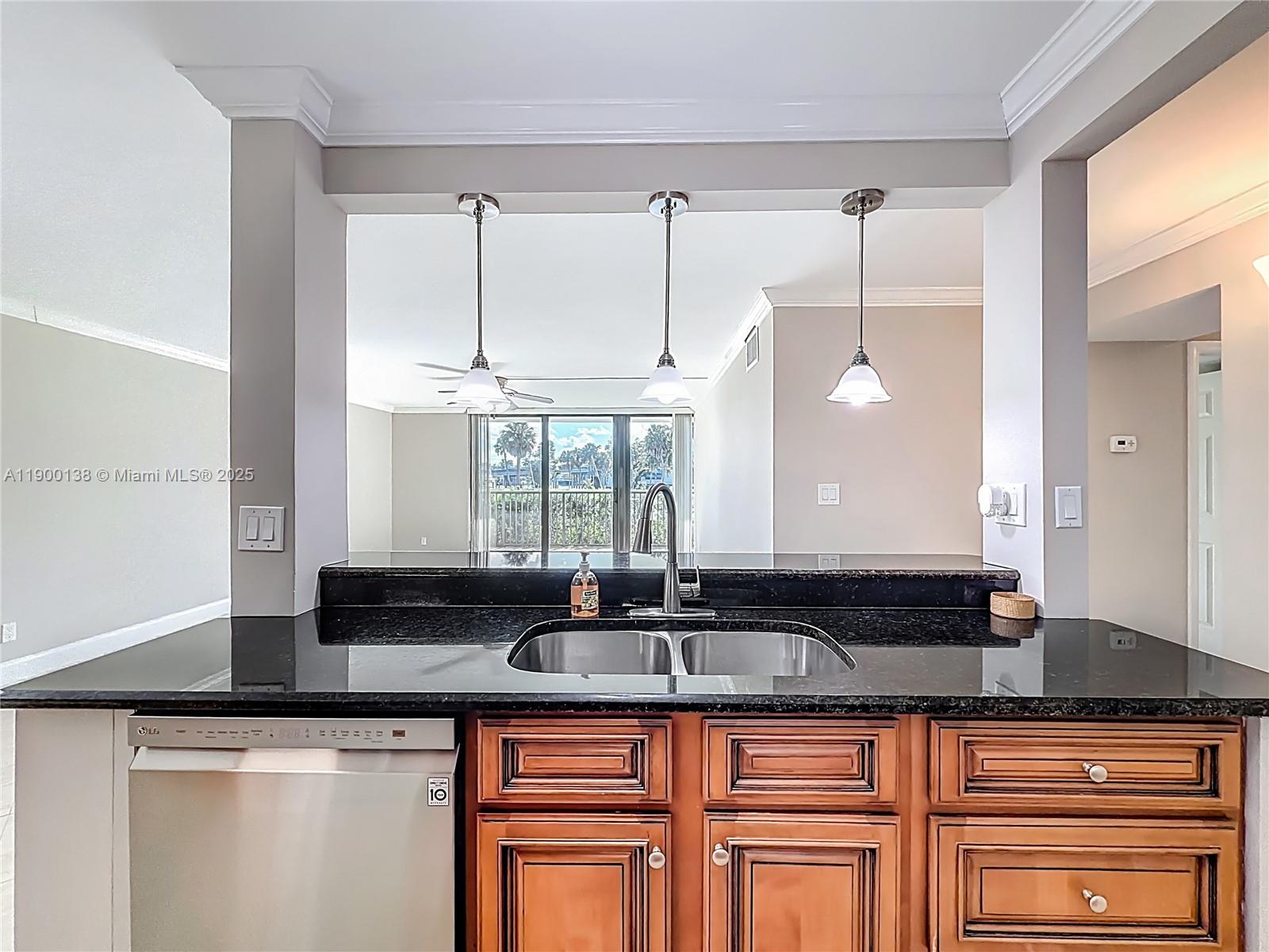 RIVER REACH CONDOMINIUM V - Residential Lease