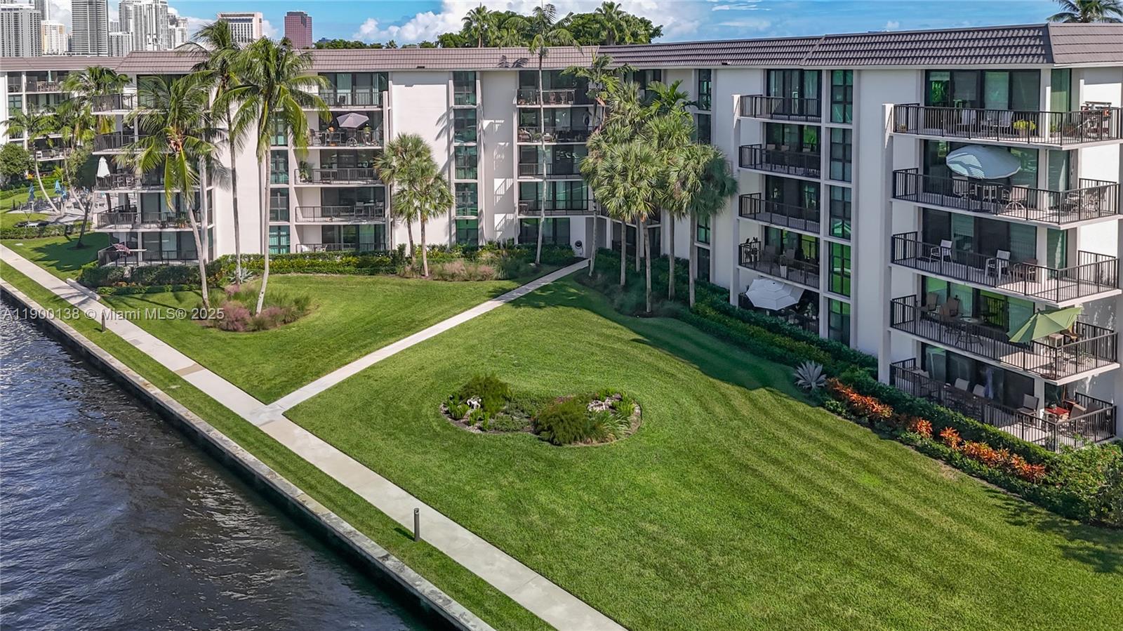 RIVER REACH CONDOMINIUM V - Residential Lease