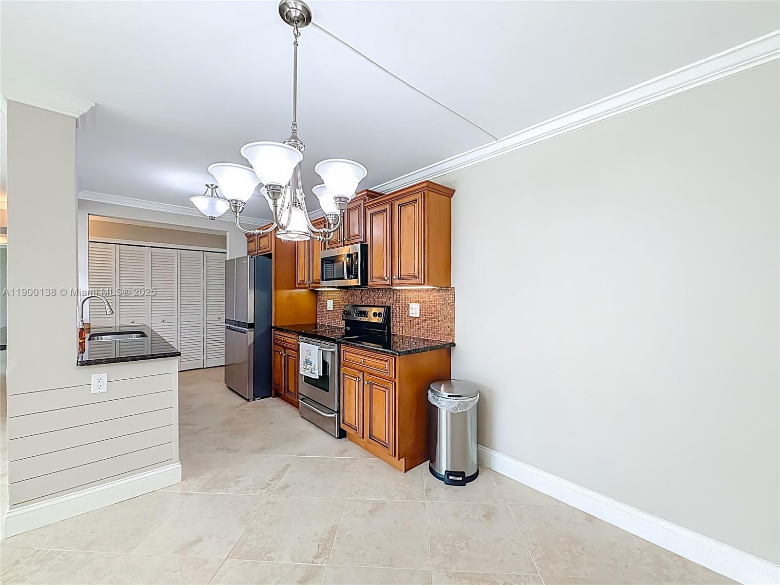 RIVER REACH CONDOMINIUM V - Residential Lease