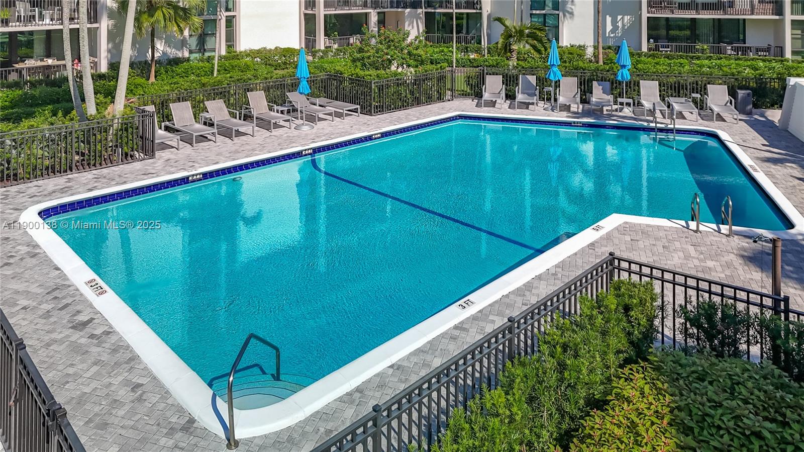 RIVER REACH CONDOMINIUM V - Residential Lease