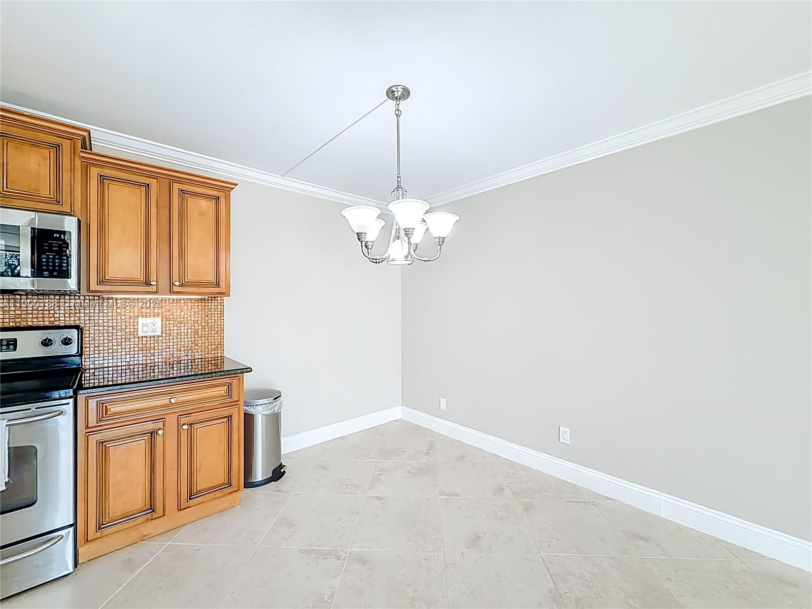 RIVER REACH CONDOMINIUM V - Residential Lease