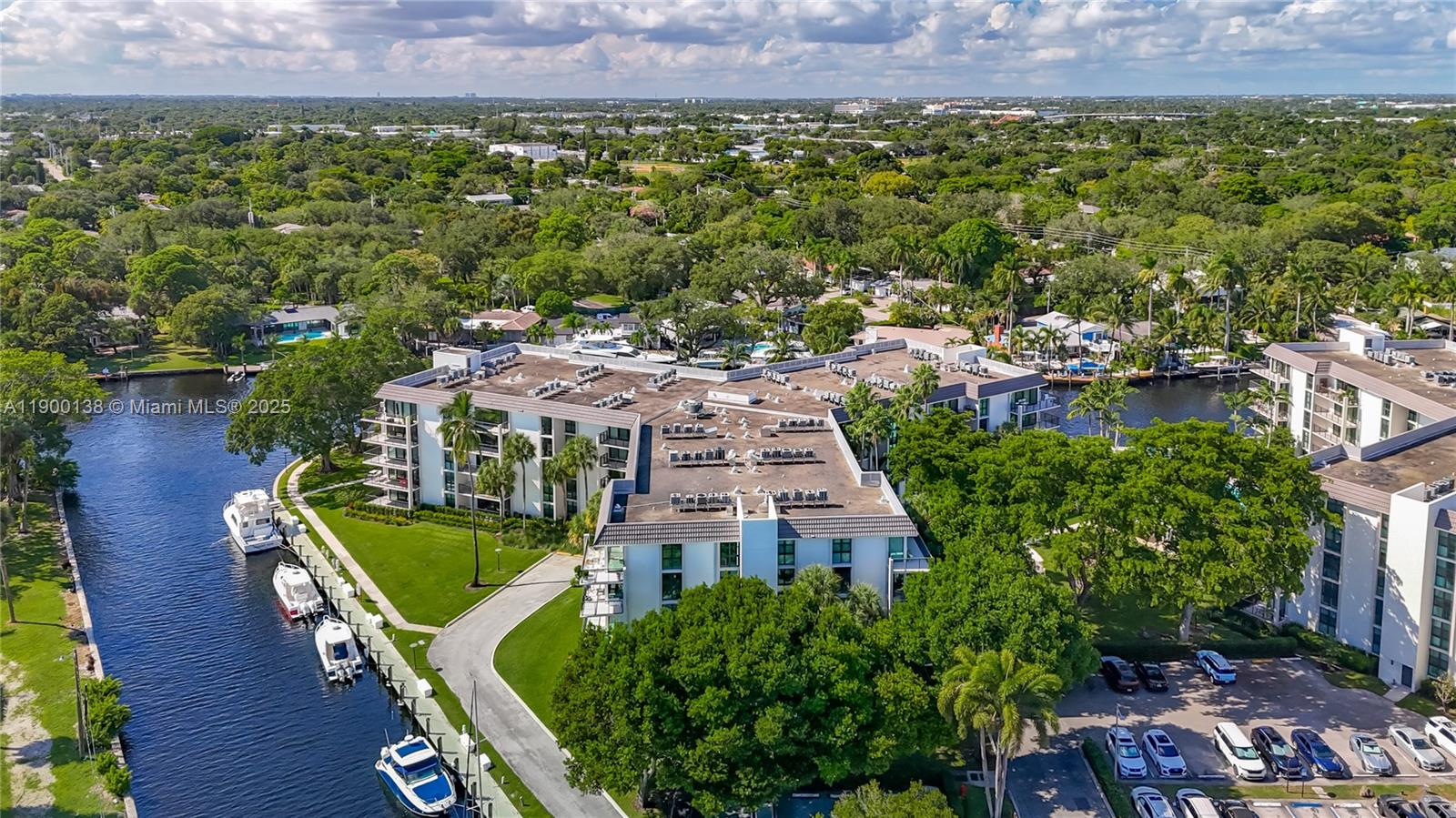 RIVER REACH CONDOMINIUM V - Residential Lease