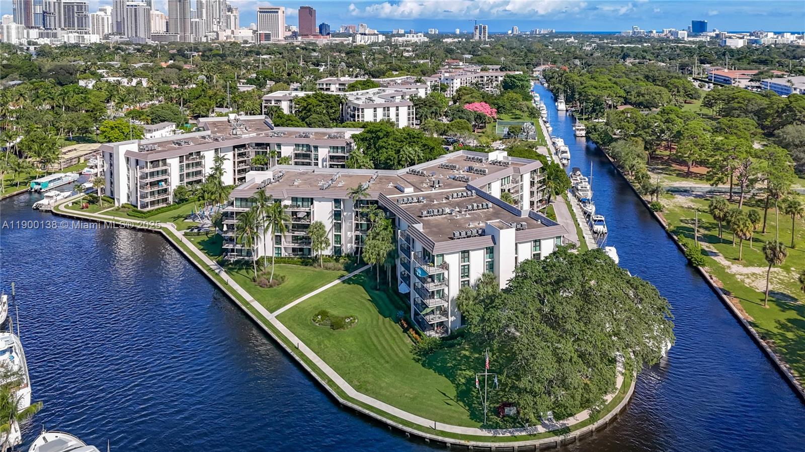 RIVER REACH CONDOMINIUM V - Residential Lease