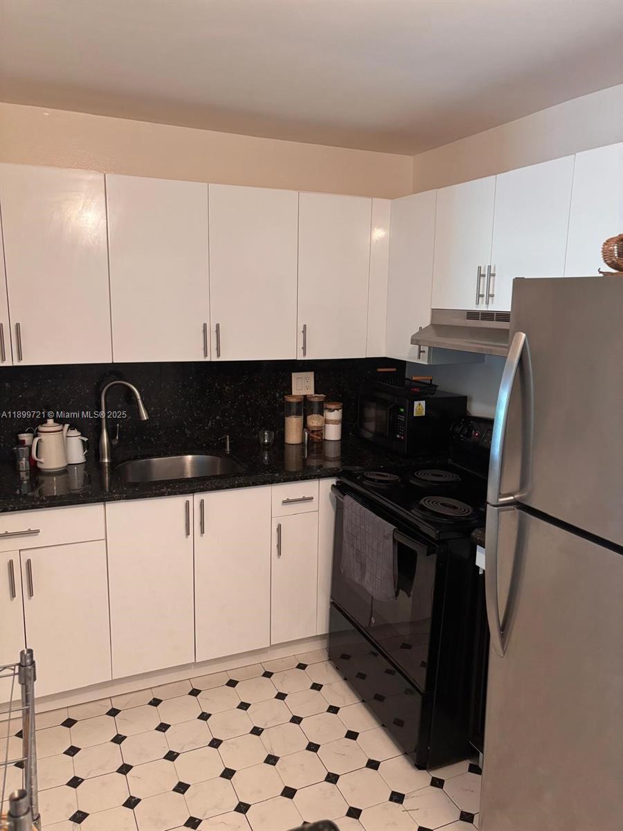 THREE HORIZONS SOUTH COND - Residential