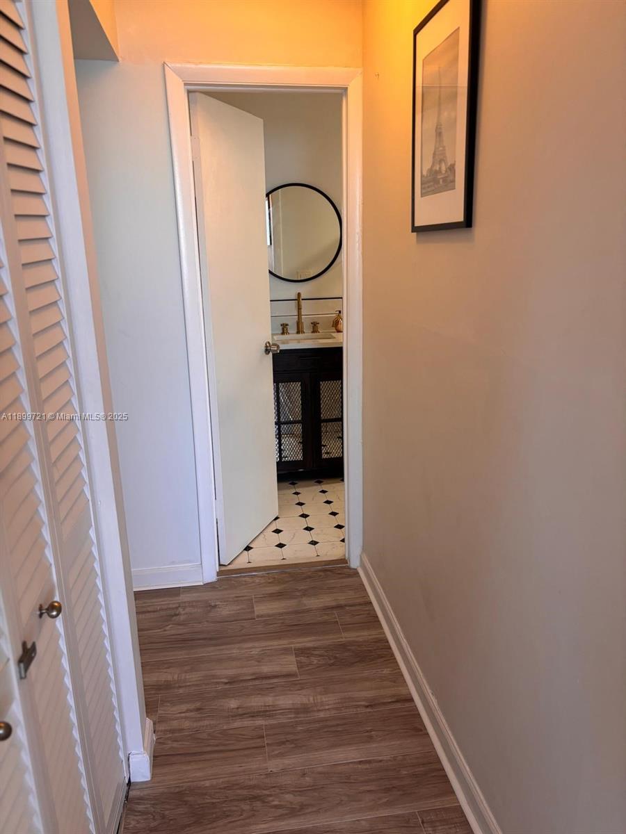 THREE HORIZONS SOUTH COND - Residential