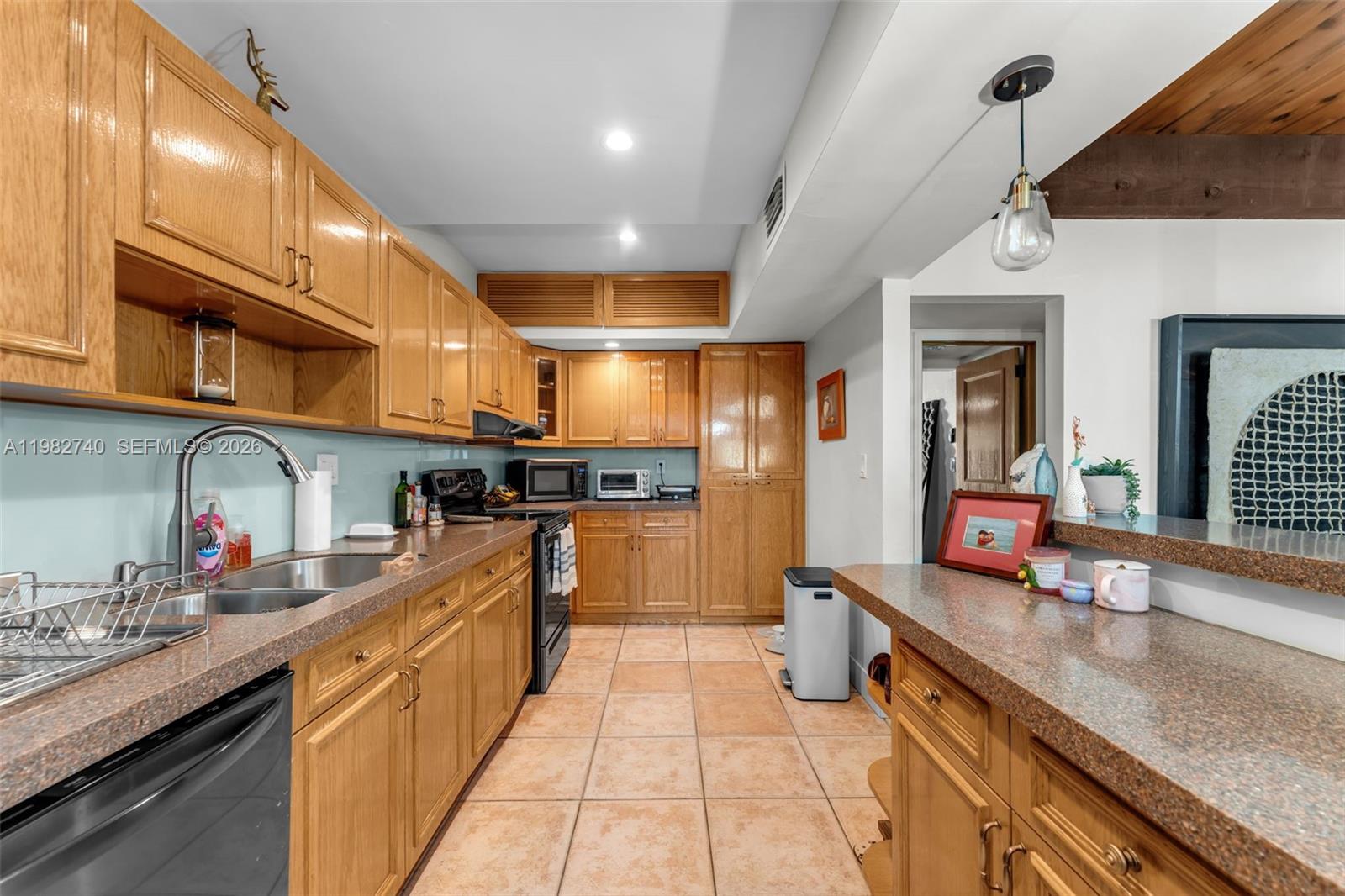 SUNSET PARK LAKE VILLAS S - Residential