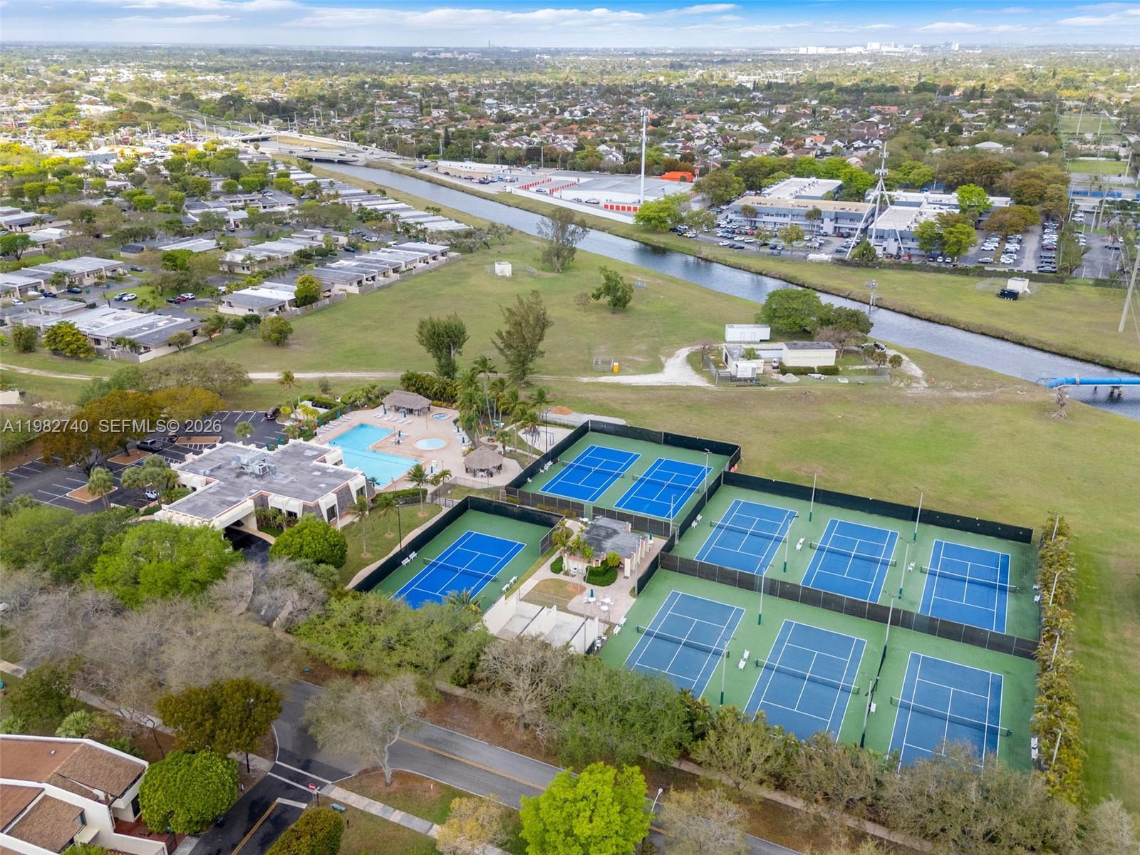 SUNSET PARK LAKE VILLAS S - Residential