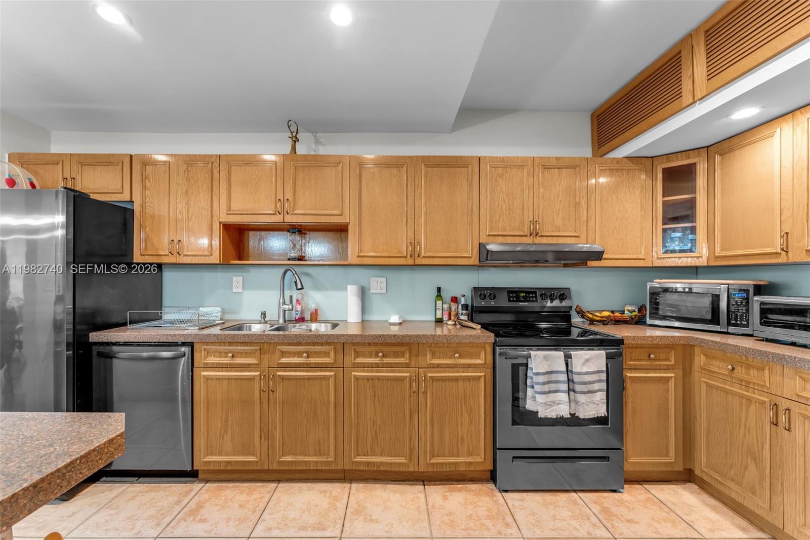 SUNSET PARK LAKE VILLAS S - Residential