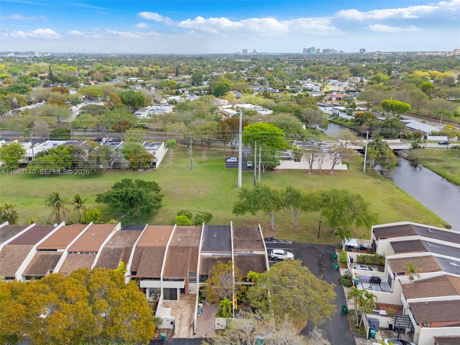 SUNSET PARK LAKE VILLAS S - Residential